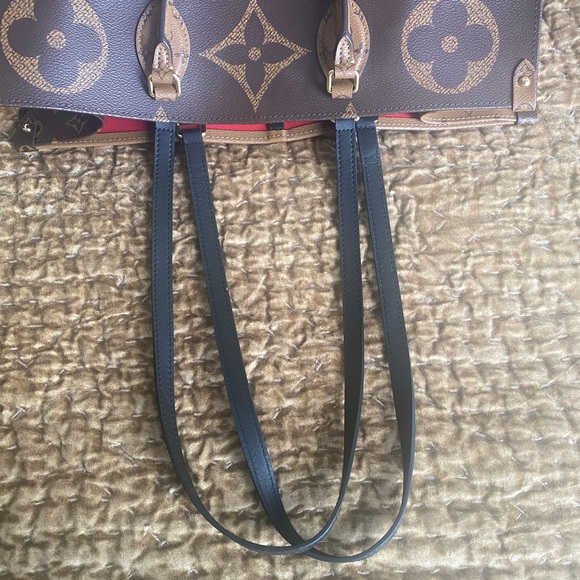 Louis Vuitton OnTheGo Tote GM - Picture 7 of 11